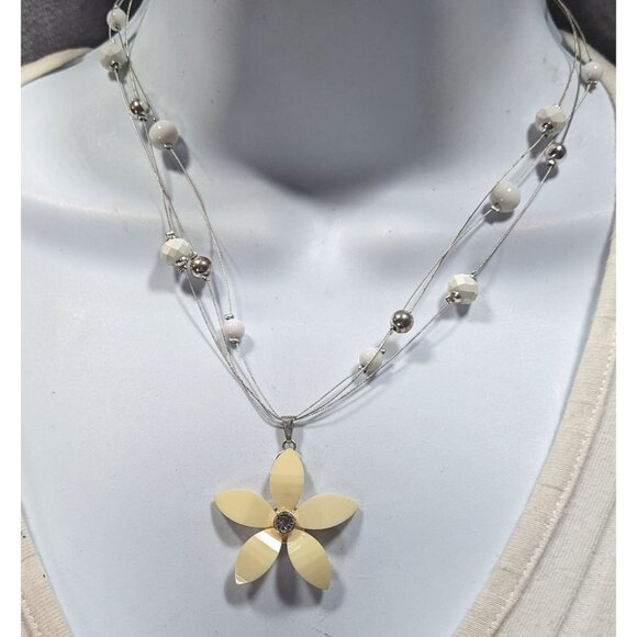 Fairycore Spring Themed Floral Floating Necklace - Picture 4 of 6